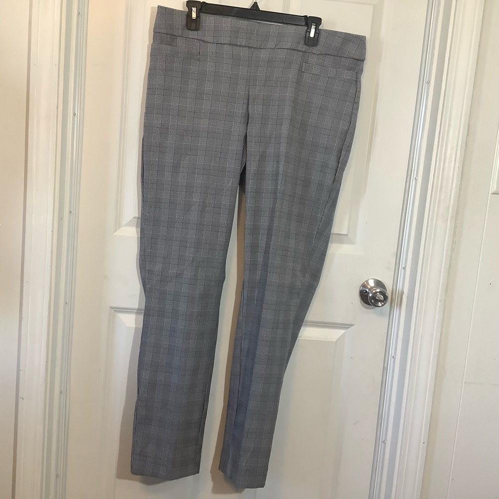 Briggs Dress pant size 14 color gray and white and black